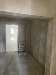 Sanierungsarbeiten und Trockenbau Unser Handwerker Team in Hamburg steht Ihnen bei allen Renovierungsarbeiten zur Seite. Von Wohnungssanierungen über Ausbauten und Umbauten bis hin zu Parkett, Trockenbau und Malerarbeiten bieten wir professionelle Hilfe und individuelle Lösungen für Ihr Zuhause. Wir sorgen dafür, dass Ihre Räume nicht nur optisch ansprechend, sondern auch funktional gestaltet sind. Mit unserem Fachwissen und unserer Erfahrung garantieren wir Ihnen qualitativ hochwertige Ergebnisse, auf die Sie stolz sein können. Express Handwerker Team, Professionelle Hilfe bei der Renovierung Wohnungssanierung, Ausbau, Umbau, Parkett, Trockenbau und Malerarbeiten.